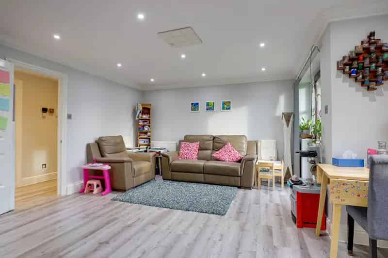2 Bedroom Apartment House to Rent near Reading Mainline Station