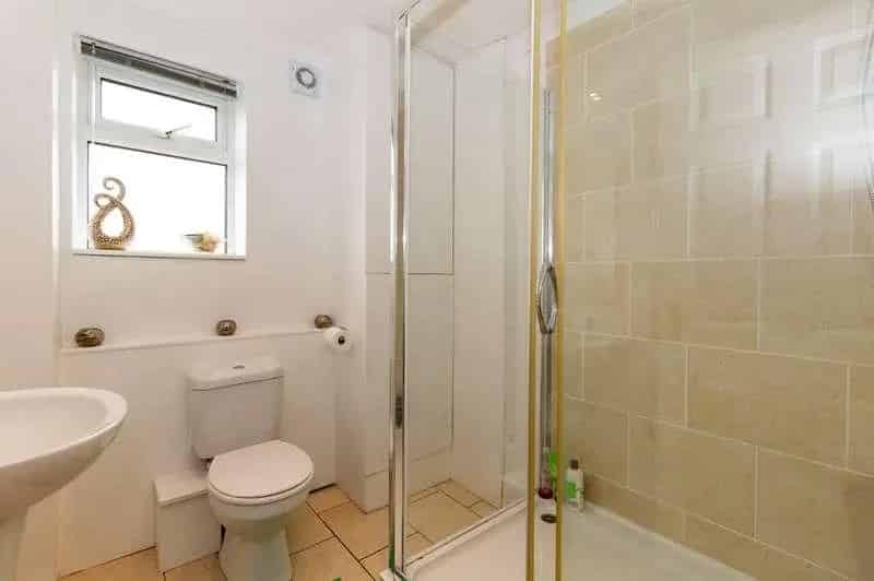 7 Bed Detached House For Sale - Spacious Countryside Home