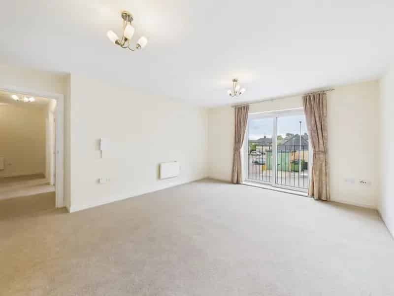 2 bedroom Flat
 For Sale 
Total Size: 679 SQ FT