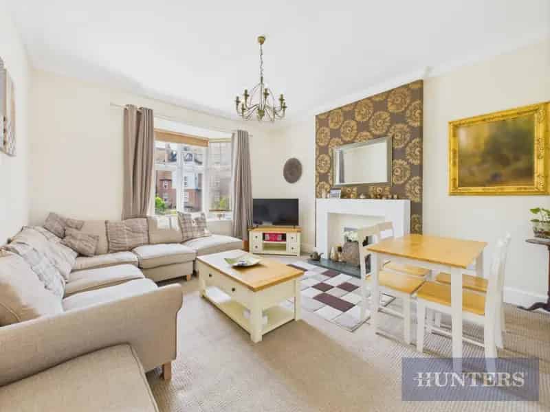 2 Bedroom Flat For Sale in Scarborough