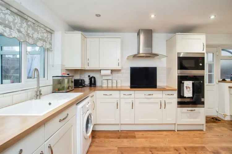3 Bedroom End Terrace House Near Amenities