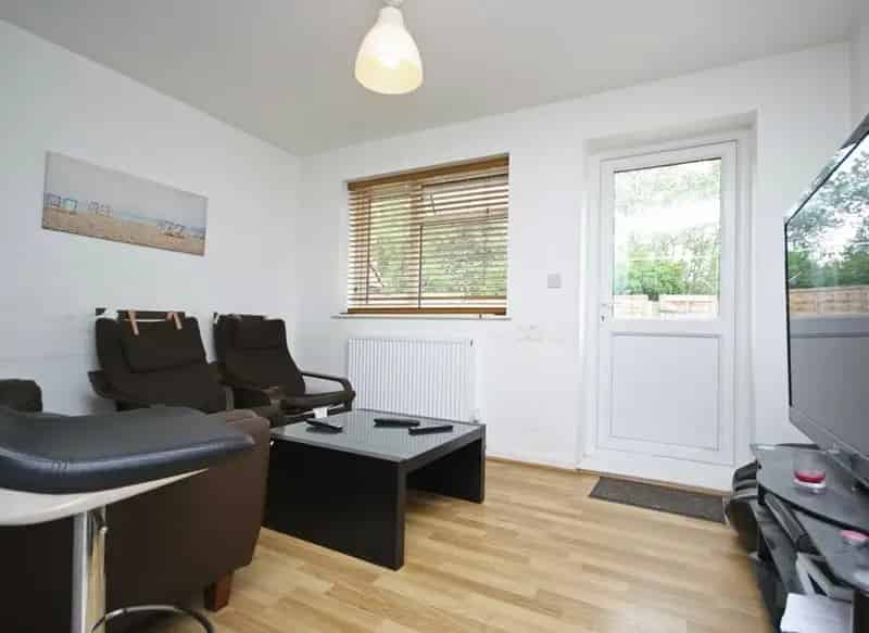 Five Bedroom Student House Near Knights Park and Penrhyn Road Campuses