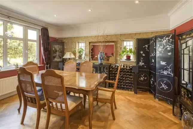 4 Bed Detached House New Malden Huge Potential Family Home