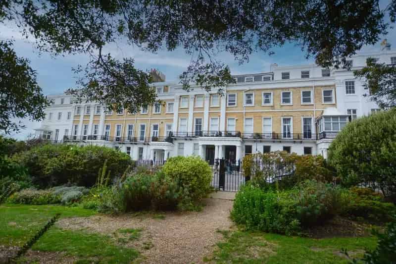 2 Bedroom Apartment with Sea Views and Beach Access