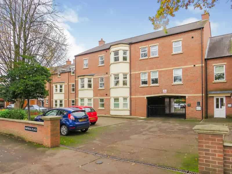3 Bedroom Apartment North Leamington Gated Parking