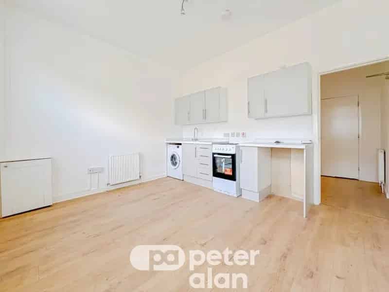 1 Bedroom Flat Ground Floor Private Courtyard