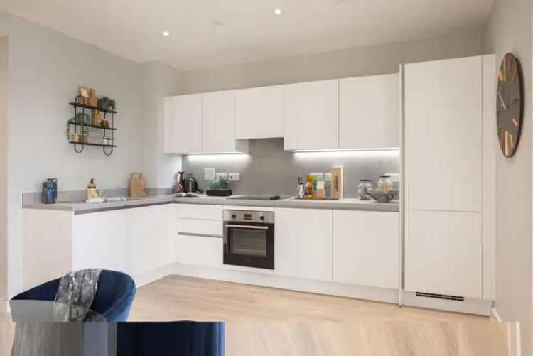 Flat For Sale in London, England