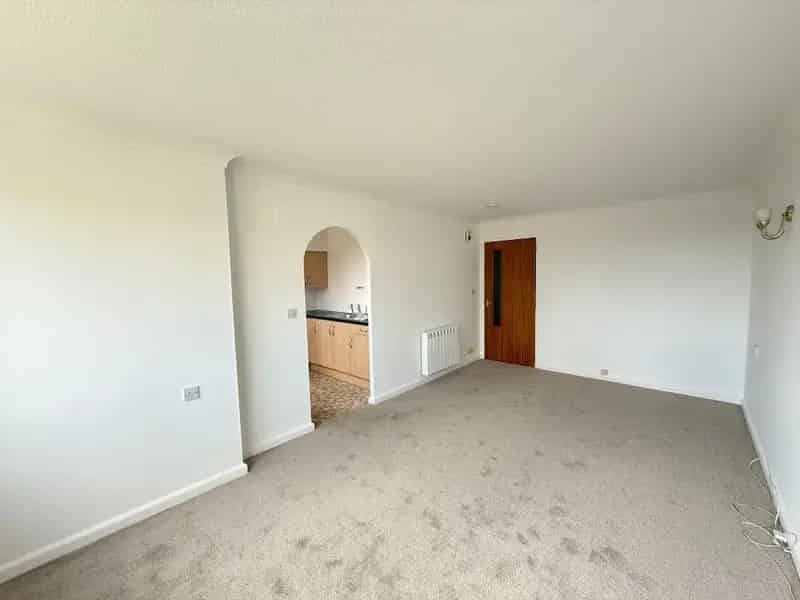 1 Bedroom Flat for Rent in Edinburgh Grange for Retirees