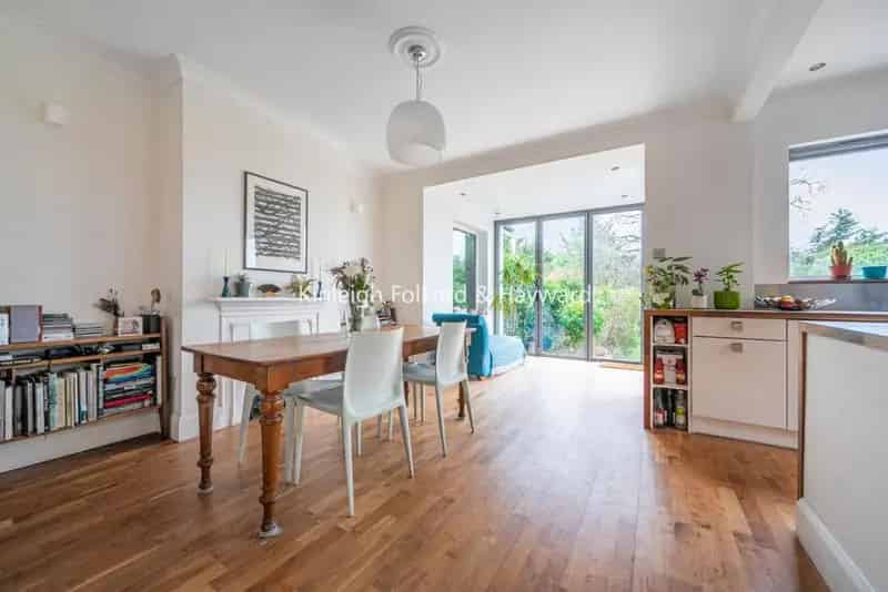 Five Bedroom Family Home Near Walker Ashmole Schools