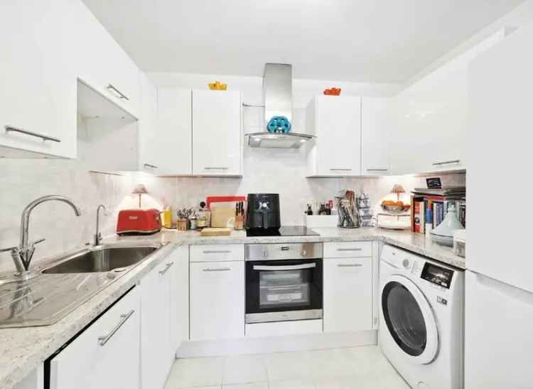 Flat For Sale in London, England