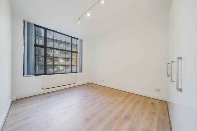 Three Bedroom Warehouse Conversion Apartment Near Tube