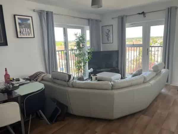 Large Bedroom Apartment with Modern Amenities