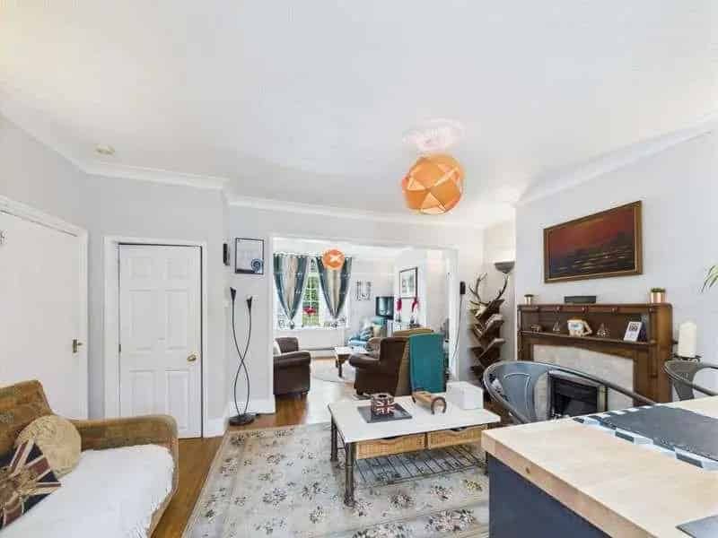 4 Bed House with 1 Bed Annex For Sale