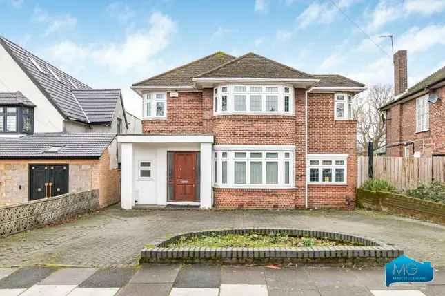 Spacious Family Home To Rent Edgware HA8 - Swimming Pool Parking