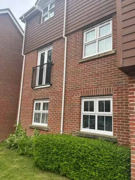 Spacious Ground Floor Flat Near Park with Garage and Huge Bedrooms
