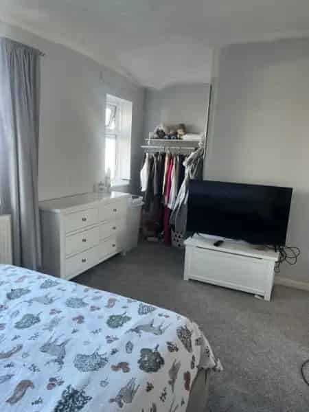 3 Bed Semi Detached House Near Schools and Park