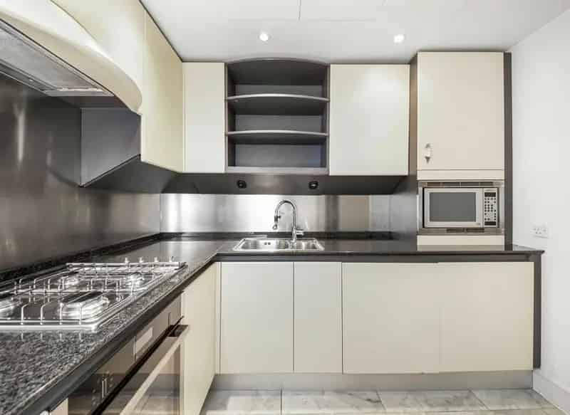 2-Bedroom Riverside Apartment near Westferry Circus