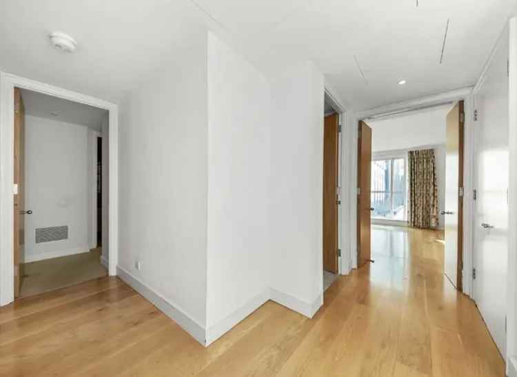 Flat For Sale in London, England