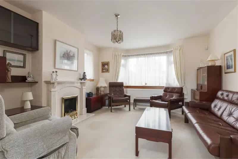 3 Bed Detached House with 2 Reception Rooms and Garage