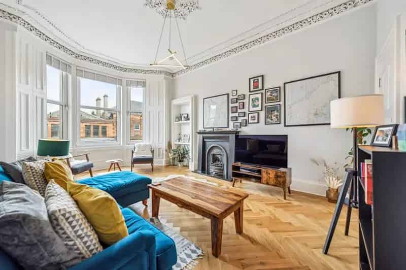 3 Bedroom Flat for Sale in Queens Park Glasgow