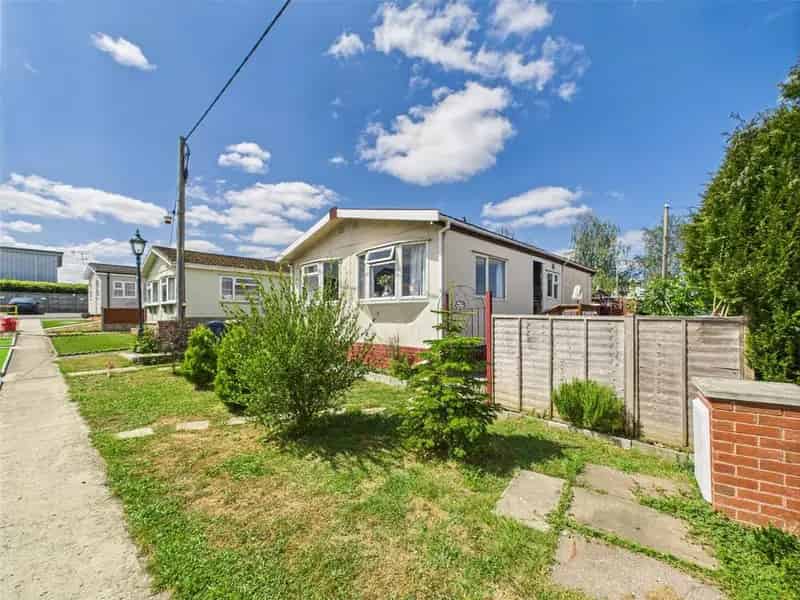 2 Bedroom Park Home for Sale in Staverton