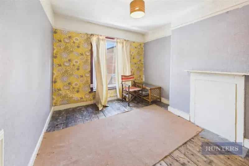 4 Bed House For Sale - Renovation Project
