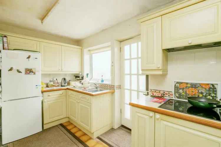 3 Bed Bungalow with Garage and Conservatories