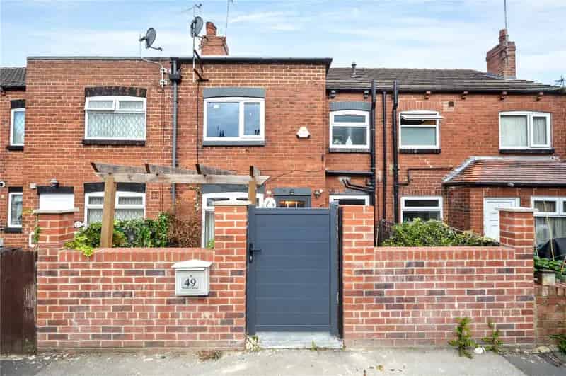 One Bedroom Terrace House Near M62 M1 Motorways
