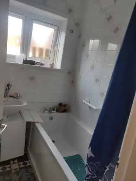 4 Bedroom House in Dam Head Blackley Separate Dining