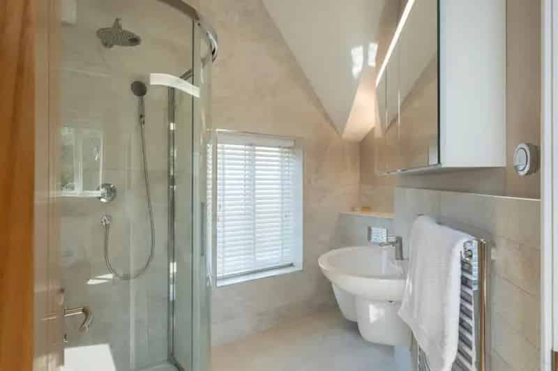 6 Bed House for Sale in East Leake