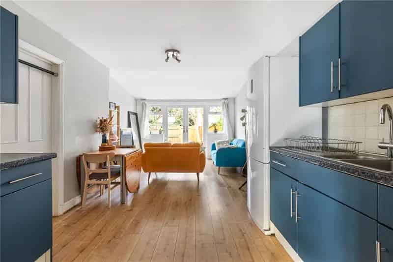 2 Bedroom Maisonette Streatham Vale London