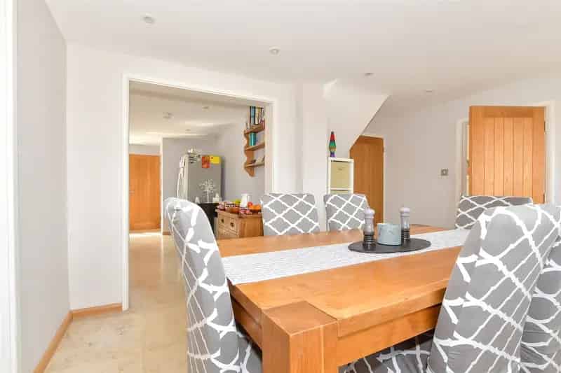 4 Bedroom Semi-Detached House for Sale in Shamley Green