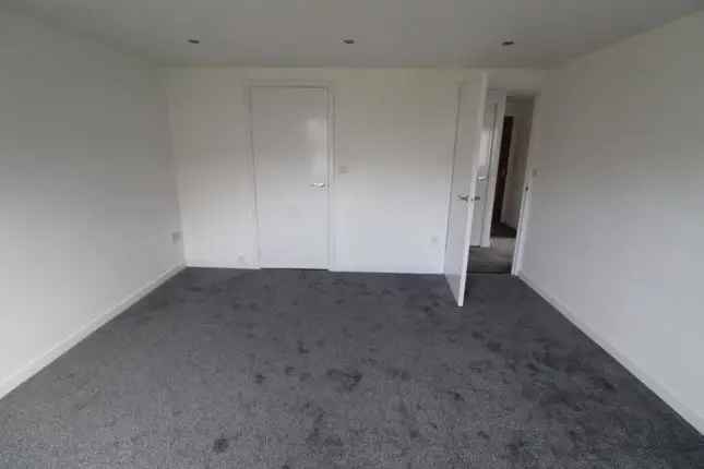 Flat to rent in Smithycroft Road, Glasgow G33