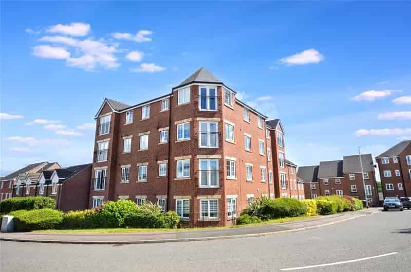 2-Bed Apartment near M62 M1 Leeds Commuter Friendly Allocated Parking