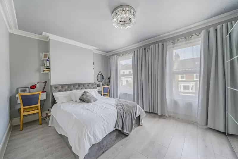 Three Double Bedroom Terrace House Large Garden Scope for Extension