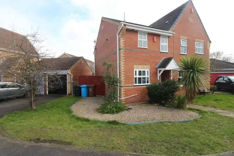 2 Bedroom Semi-Detached House to Rent