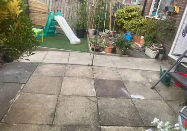 2 Bedroom House Near Amenities and M62