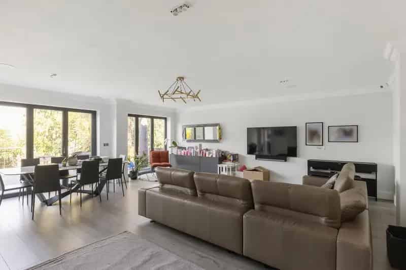 4 Bedroom Detached House for Sale Heathcroft London