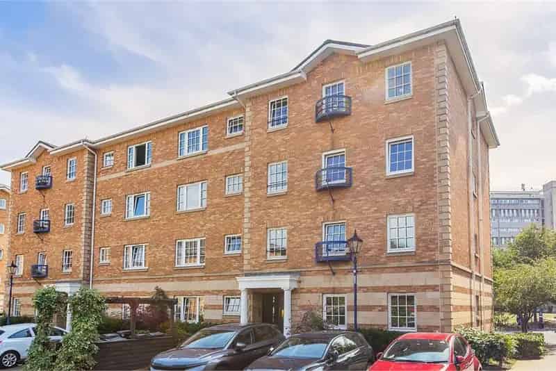 2 Bed Flat Second Floor Leith Apartment