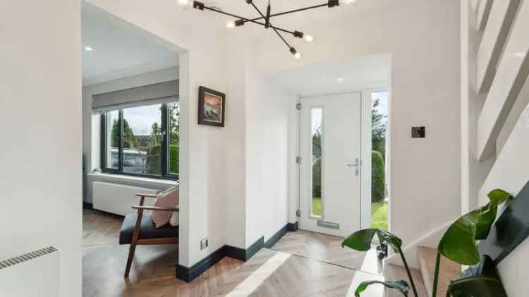 Stunning Detached Family Home in Clyde Arran Estate