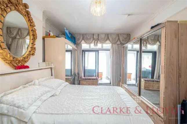 Six Bedroom Semi-Detached House for Sale in London N4