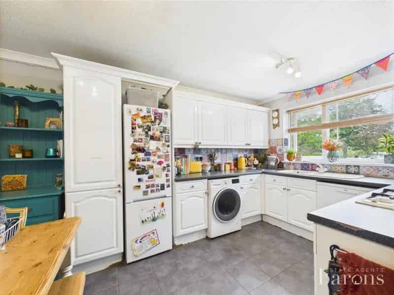 3 Bedroom End Terrace House For Sale