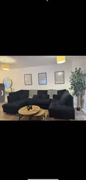3 Bedroom Semi-Detached House Wokingham Large Garden Parking