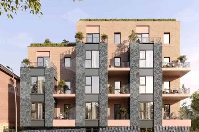Block of flats for sale in Friern Barnet Road, London N11