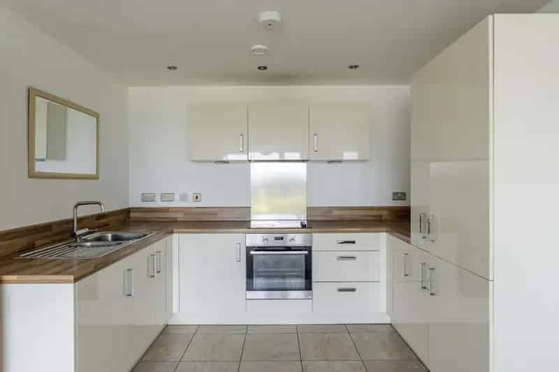2 Bedroom Flat for Sale in Bishopston with Cricket Ground Views