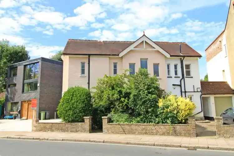 3 Bedroom Semi Detached House Beckenham