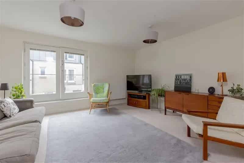 4 Bed House - Semi Detached with 2 Reception Rooms