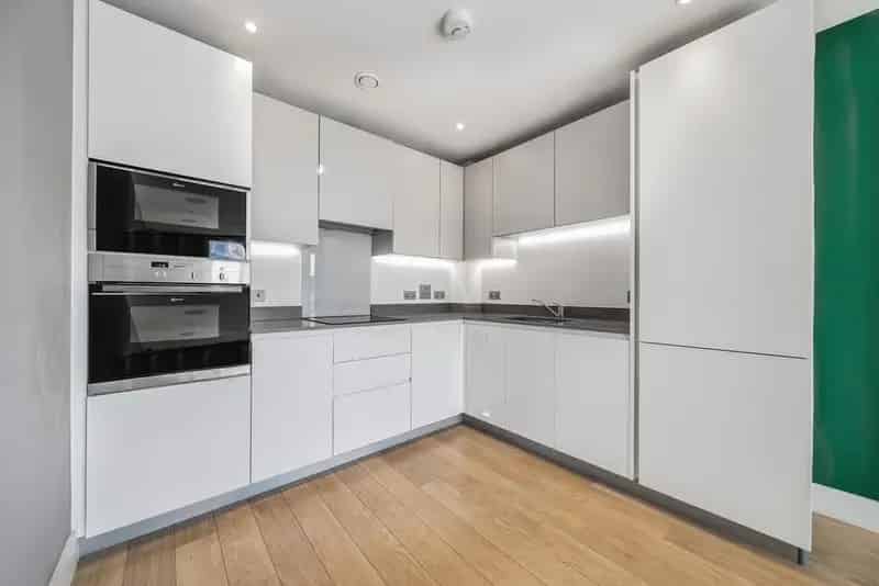 One Bedroom Apartment with Private Balcony - No Onward Chain