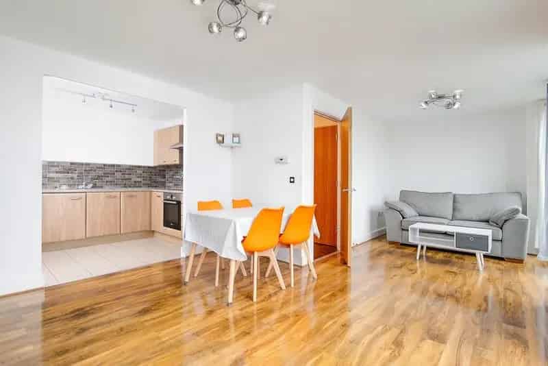 2 Bedroom Duplex Apartment Park Central Furnished Parking Balcony