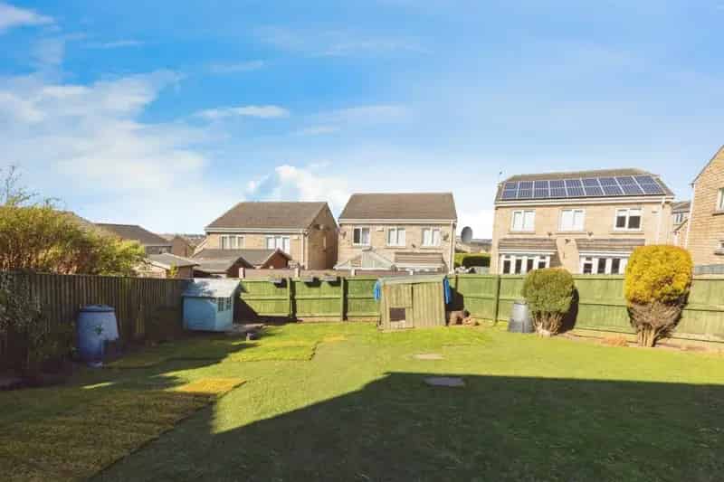 Spacious 4-Bed Detached Home with Garage near Tong Village